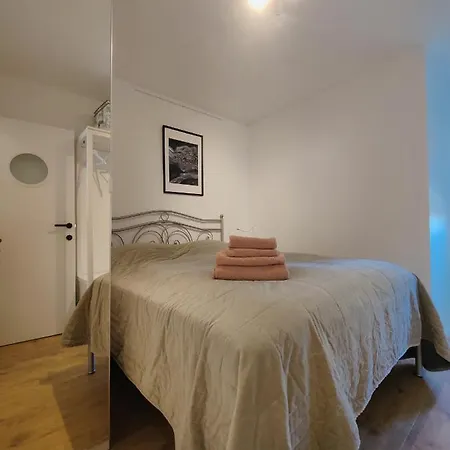 Nieuw Modern Vlakbij Apartment