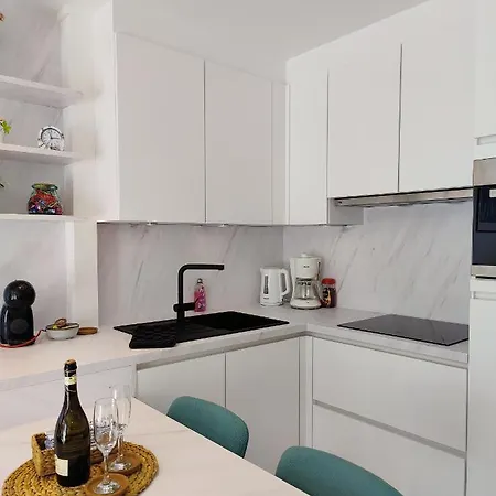 Nieuw Modern Vlakbij Apartment *