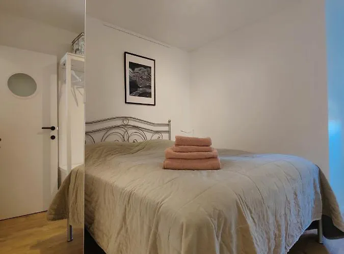 Nieuw Modern Vlakbij Apartment