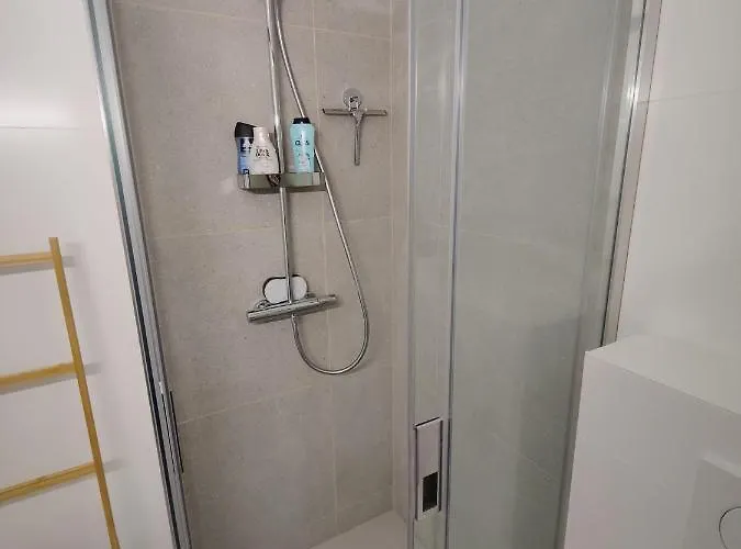 Nieuw Modern Vlakbij Apartment